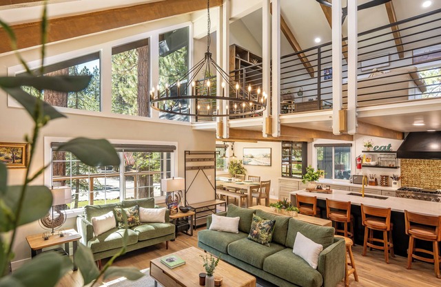 Maverick's Peak, Game Room, Spa, 5 Bed 5 Bath Pet Friendly!