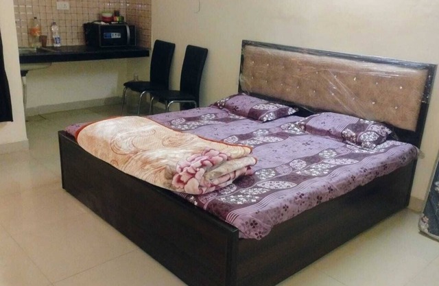 Mavi suites , walking distance to temple in vrindavan prem mandir ,Iskcon templ