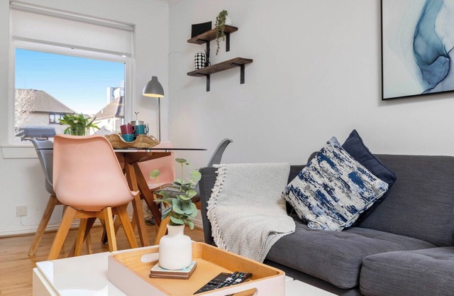 MAVISBANK GARDENS - Modern 2 Bedroom House Near Hydro with Private Garden & Free Parking