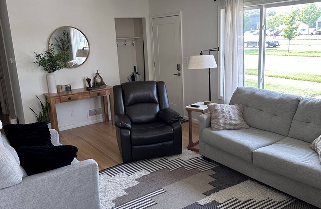 Mayo Discount! Main floor 3 Bed 1 bath, 6 blocks from Mayo Clinic