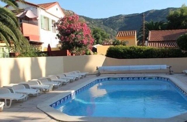Mazet 3*, heated swimming pool, 60m sandy beach