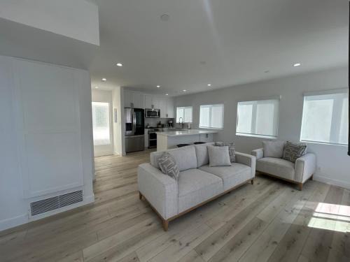 MB Modern Sand Section Sea View