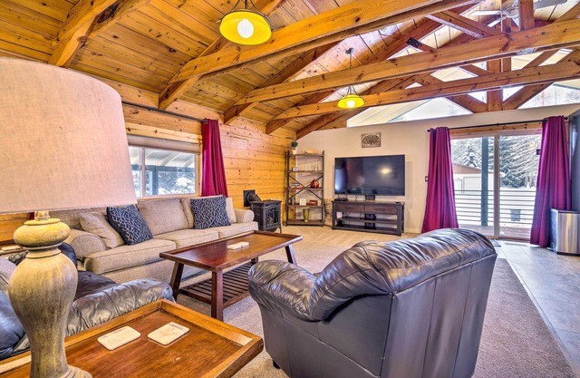 McCall Retreat w/Hot Tub - 1/2 Mi to Downtown!