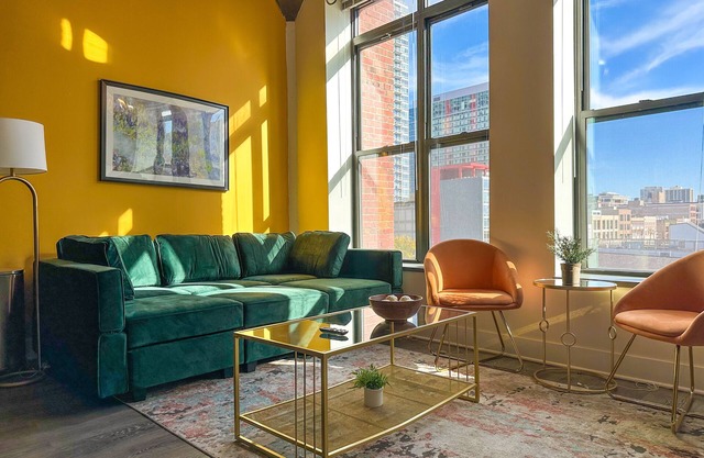 McCormick Place city view 2br/2ba with optional parking for up to 8 guests