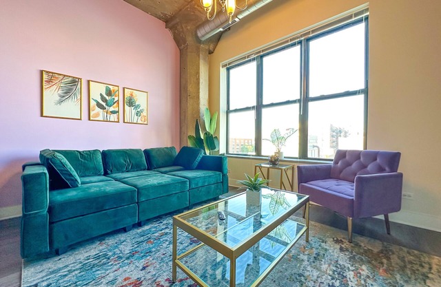 McCormick Place Skyline view 2br/2ba with optional parking for up to 8 guests