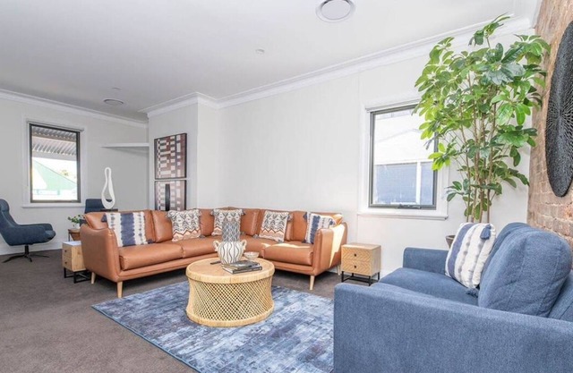 McNamara Lane - CBD, 7 Smart TVs, Sleeps 11