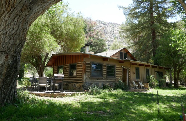 Meadowlands Cottage, on working Horse ranch with a river flowing through it.