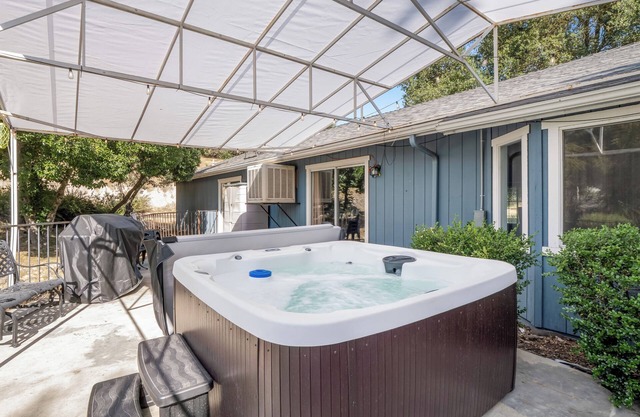 Meadowlark - Brand New Hot Tub, BBQ & Fire Pit