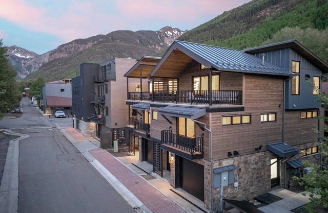 Mears Station A - Luxury, Views, Steps to Gondola