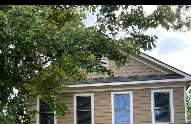 Mechanicsville renovated beautiful home, located near dining, night life & Hwy’s