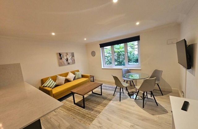 Medern 2 Bedroom Apartment - St Paul's London