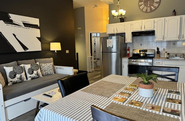 Mega Midtown Trade View - APT 2-3 Combo -15 Mins to NYC