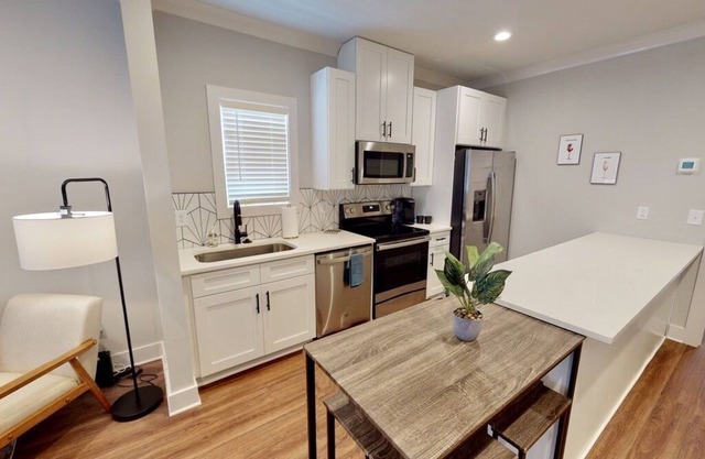 Melrose Flats ★ Minutes from 12th South & Downtown Unit 202