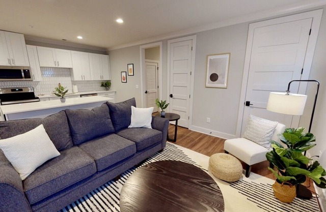 Melrose Flats ★ Minutes from 12th South & Broadway Unit 201