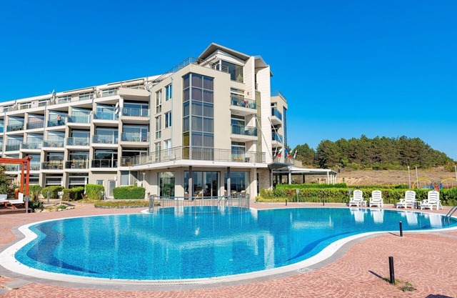 MENADA * SOUTH PEARL * Family studio with pool and sea view