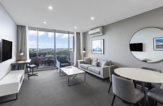 Meriton Suites Waterloo