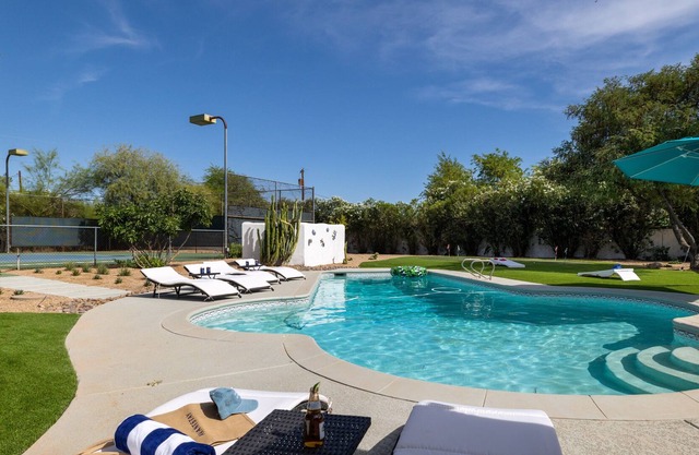 Mescal by Avantstay | Private Tennis Court, Basketball Court, and Golf Green