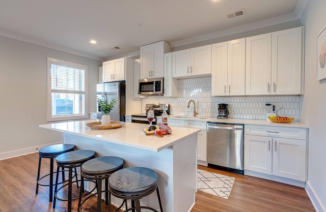 Mesmerize Melrose - Mins to Broadway - 2 bedrooms