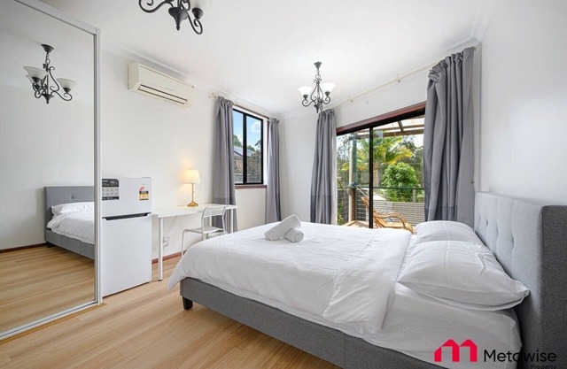 MetaWise Parramatta Cozy Room Share Bathroom WiFi