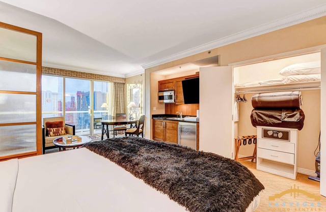 MGM Signature-38-615 Strip View Balcony Studio