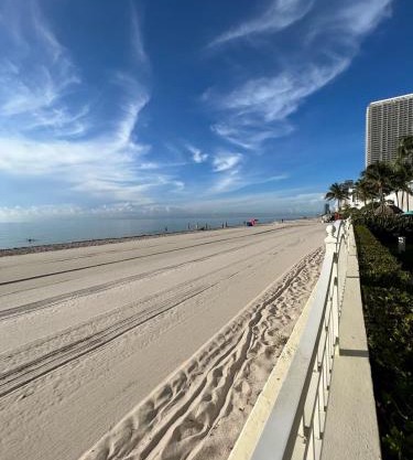 Miami Hollywood Great Two Bedroom Apartment with Channel View 006-22bvic