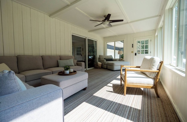 MIBlueCottage by Hutchins Lake near wineries, orchards, and <10 mi to Saugatuck