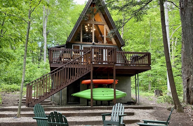 Michigan-A-Frame:Bonfires, Hot Cocoa, and Fall Magic in Kalkaska