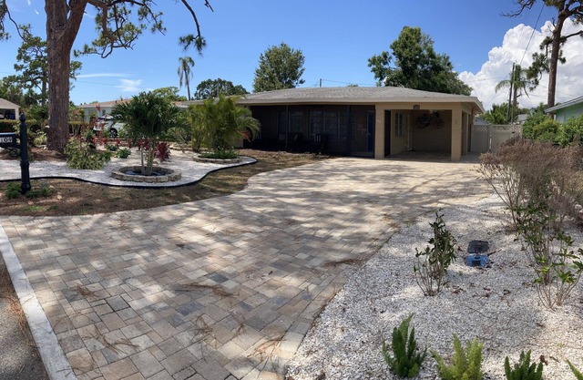 Mid Century Beach Bungalow on the Island and walking distance to everything.