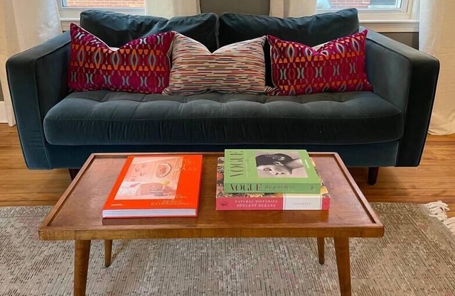 Mid-Century Mod -West End 1 BR- Sleeps 2- 4 Guests