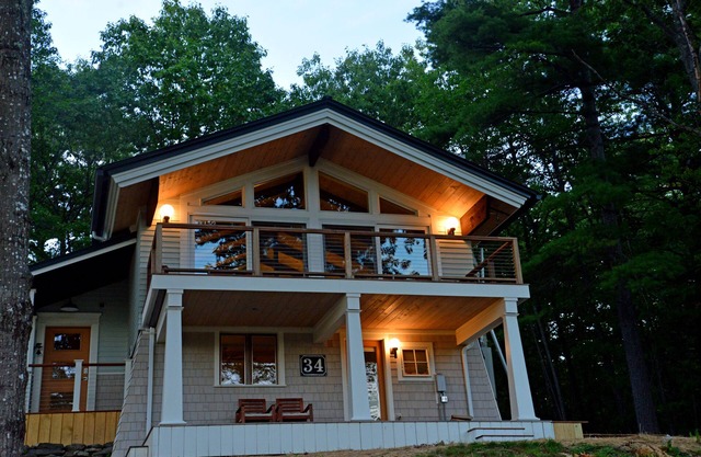 MID CENTURY MODERN BLACK MOUNTAIN CHALET; STUNNING VIEWS/FIRE PIT/HOT TUB