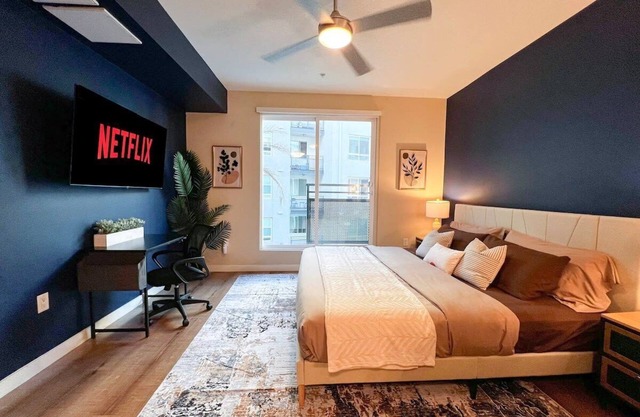 Mid-Century W/Pool & GYM +Parking 10min to Cedars