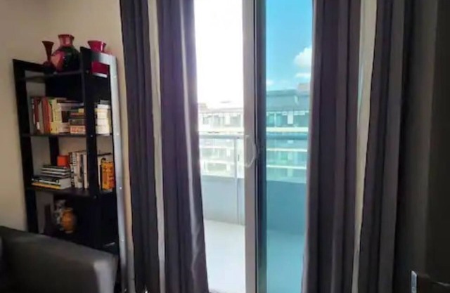 Mid-Term Stay Fully Furnished Condo w/Free Parking & Gym