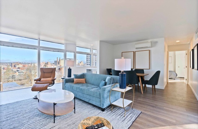Midcentury Gem w/Free Parking & Stunning DT Views