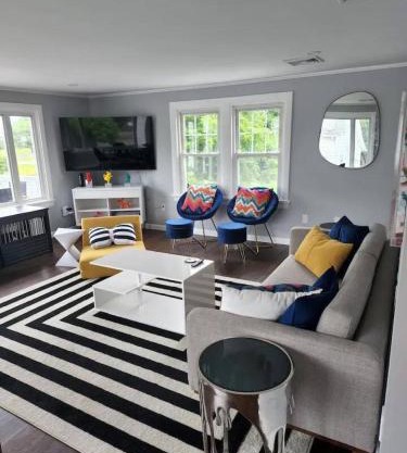 Middletown Modern Apartment - RIBryan Property