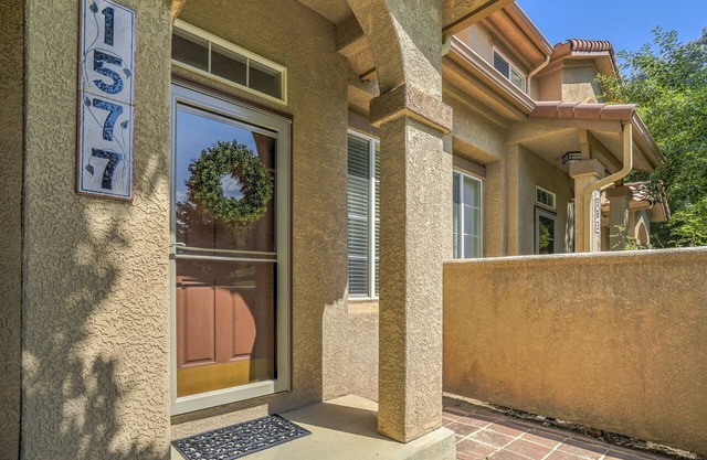 Midterm Rental in Beautiful SW, Wifi, Garage, Trail, Sport Court, Broadmoor World Arena
