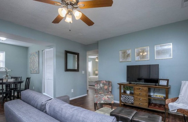 Midtown Comfort: 2bd,1ba