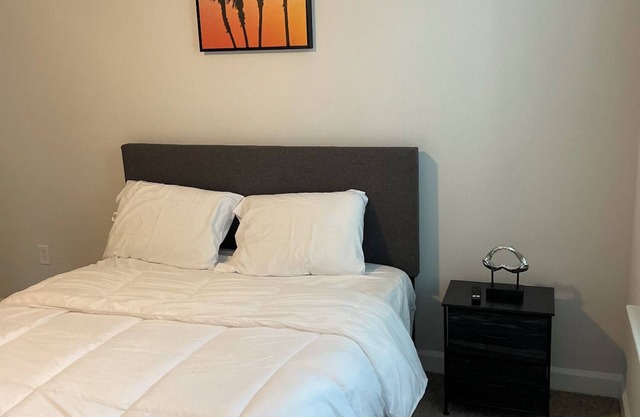 Midtown entire apartment with free parking