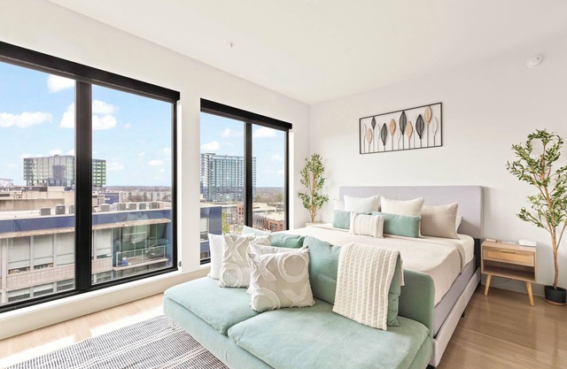 Midtown Luxury in the Sky w/Dual Skyline View! Eatery’s, nightlife, and safety!