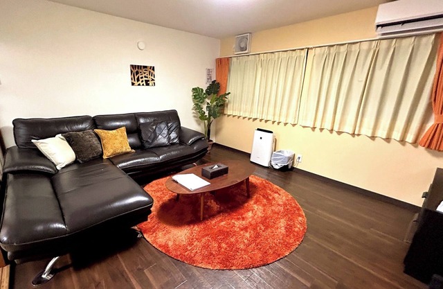 Miel Hanazono1 min walk from metro staWhole house rental4 mins by train to Namba - miel garden/Osaka Ōsaka