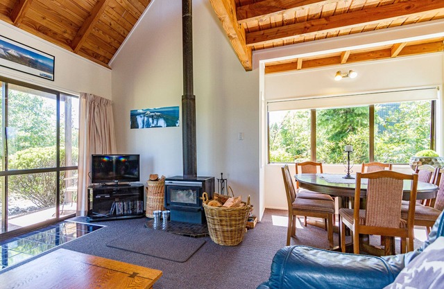 Mike 'n' Marion's - National Park Holiday Home