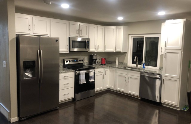 MileHi Vacation Home (near DIA, pet friendly, has a baby crib)