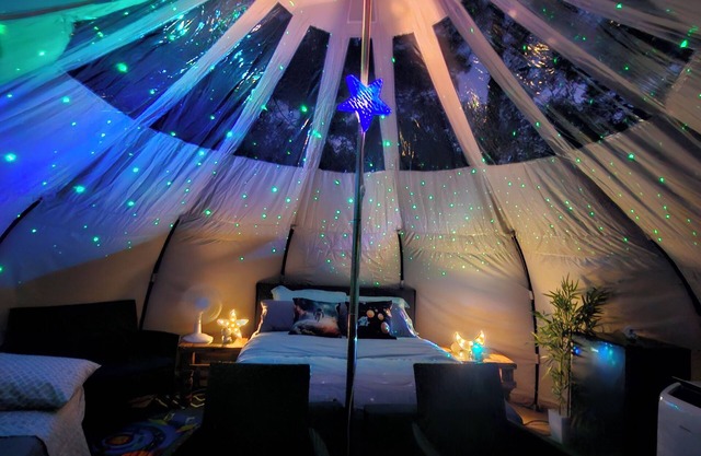 Milky Way with AC and WiFi, glamping near Houston