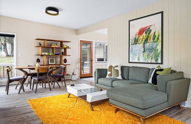 Mill Pond, large patio, pet friendly, walk to town