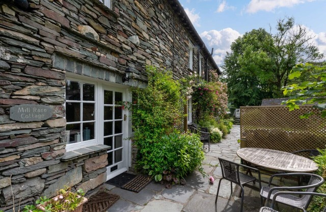 Mill Race Cottage - Two Bedroom House, Sleeps 4