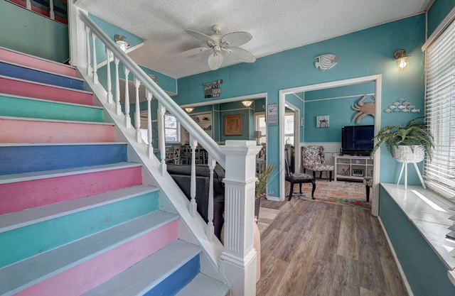 Miller"s Shabby Chic Coast 5 bedroom house blocks from downtown