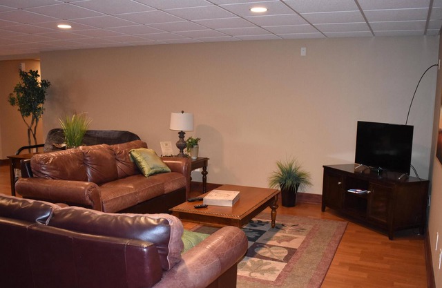 MILLION DOLLAR HOME 1800 SQ. FT 2 BDRM 1 BATH