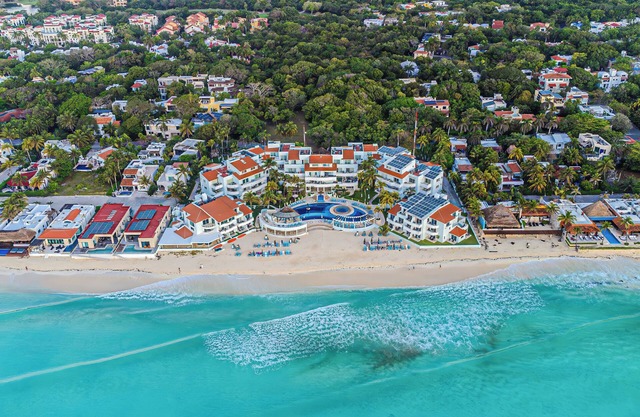 Million dollar view Beachfront penthouse, right on the sand!