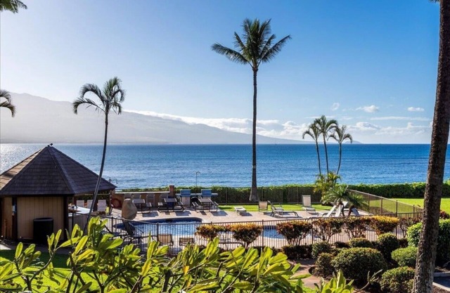 Million Dollar View of Maalaea Coastline - Island Breeze