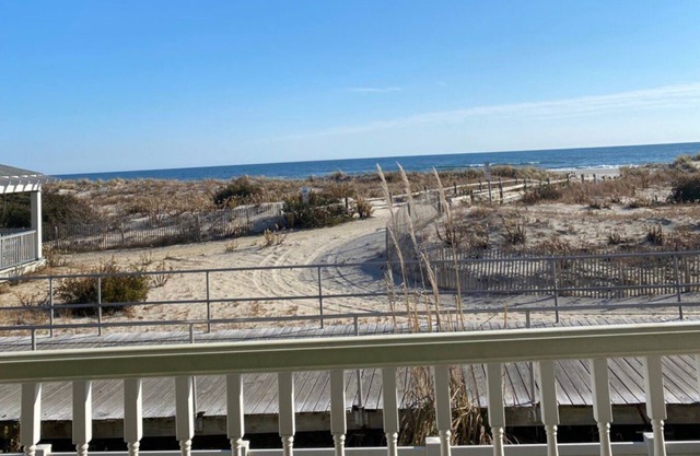 Millionaire's Oceanfront 'Dream Haven' PET FRIENDLY, ELEVATOR