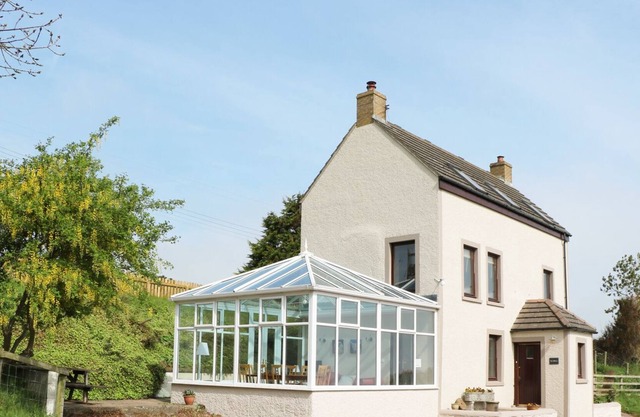 MILLRACE NORTHFIELD, pet friendly, with open fire in St Abbs
